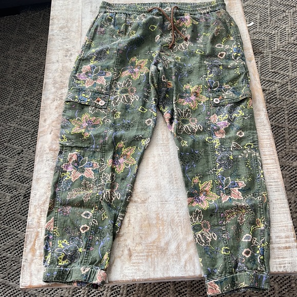 Anthropologie Classic Seamed Joggers {Green Multi Print} SP - Picture 4 of 10